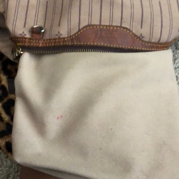 large LV - Picture 8 of 8